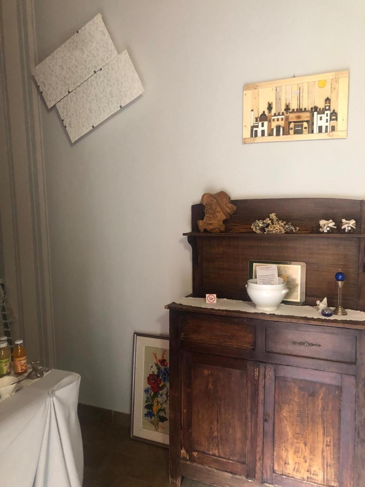 A Due Passi Dal Castello Bed & Breakfast Somma Lombardo Bagian luar foto