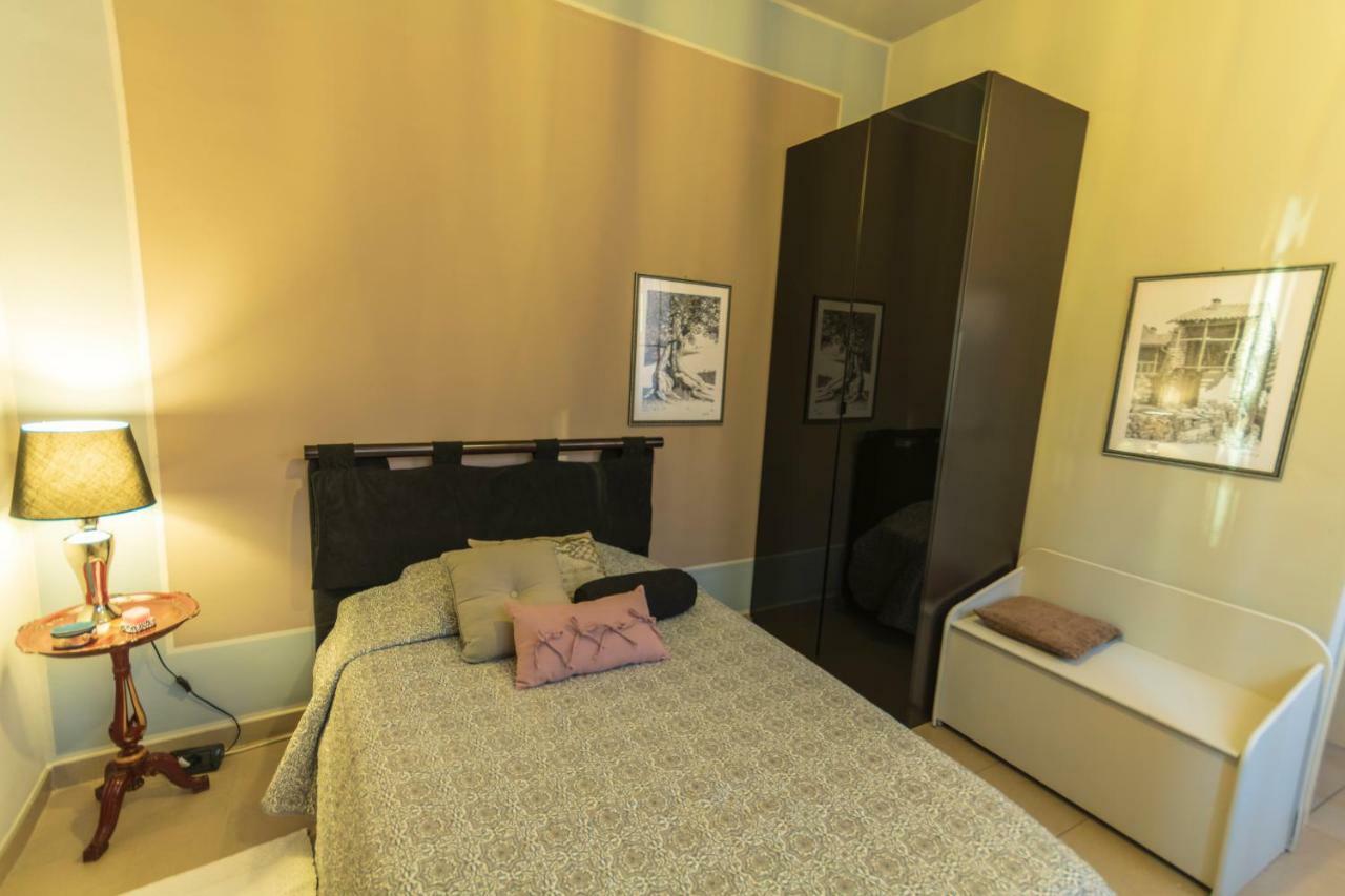 A Due Passi Dal Castello Bed & Breakfast Somma Lombardo Bagian luar foto